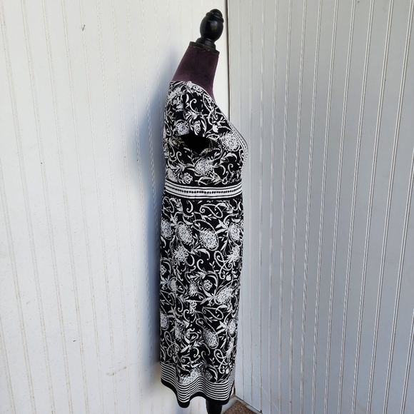 Ann Taylor LOFT Shift Dress Floral Cap Sleeve Empire Waist Black White Stretch 6 - Picture 7 of 16